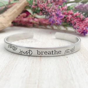 Solo respira pulsera-solo respira joyas--respira pulsera--pulsera de yoga--pulsera de meditación