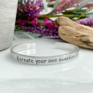 Crea tu propio sol - pulsera estampada a mano - pulsera de ánimo - regalo motivacional - pulsera de sol - sé una luz -