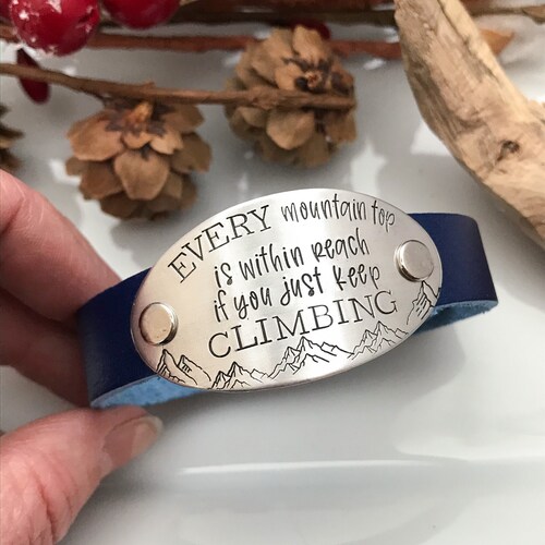 Chaque sommet de montagne est à portée de main si vous continuez à grimper -- Cadeau d'encouragement -- Continuez -- Cadeau d'ami