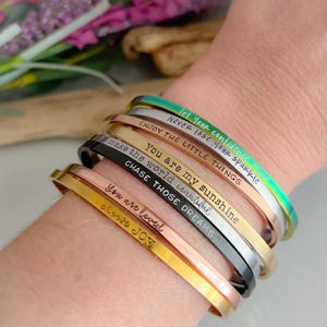 Pulsera de mantra inspirador personalizada - Personalizada - Elige tu cita - Pulsera con cita - Brazalete de acero inoxidable - Pulsera de ánimo