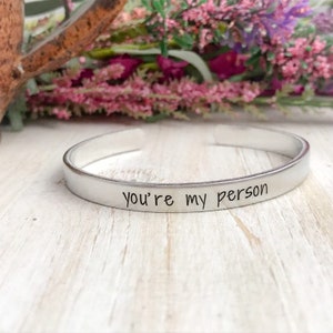 YOURE MY PERSON--skinny hand stamped mantra cuff bracelet--personalizable--plata--mejor amigo--bff--college--compañeros de cuarto--regalo de cumpleaños