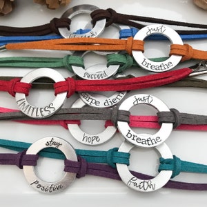 Pulsera de lavadora--pulsera de una palabra--lavadora estampada a mano--joyería de lavadora--personalizada--inspiradora