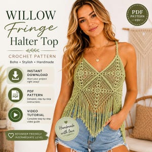Könnte beinhalten: Ein salbeigrünes Häkel-Neckholder-Top mit geometrischem Rautenmuster und langem Fransenbesatz am unteren Saum. Der Text auf dem Bild lautet Willow Fringe Halter Top, Crochet Pattern, Instant Download, PDF Pattern und Video Tutorial.