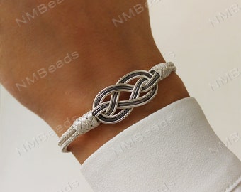 Bracelet infini celtique avec noeud d'amour, bracelet tressé à la main en argent fin, bijoux OOAK intemporels en fil de fer tissé, chaîne en tricot viking, cadeau d'anniversaire