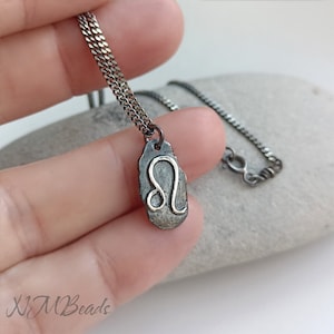 Herren Leo Zeichen Halskette, oxidiertes Silber Sternzeichen Anhänger, OOAK rustikaler Horoskop Schmuck, Sternzeichen Astrologie Geburtstagsgeschenk, Vatertagsgeschenk