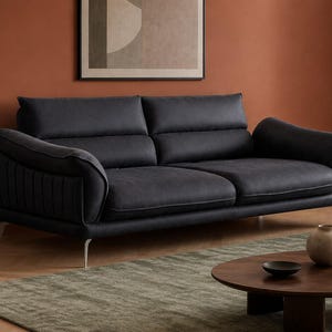 Modern mörkgrå soffa 3-sits lyxsoffa med kromben minimalistiska möbler för mitten av århundradet elegant bekväm soffa