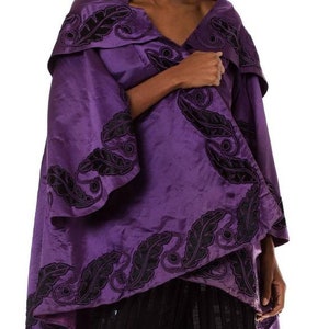 Victorian Purple & Black Silk Satin 1850-70 Cape With Hand-Quilted Lining Appliqués image 2