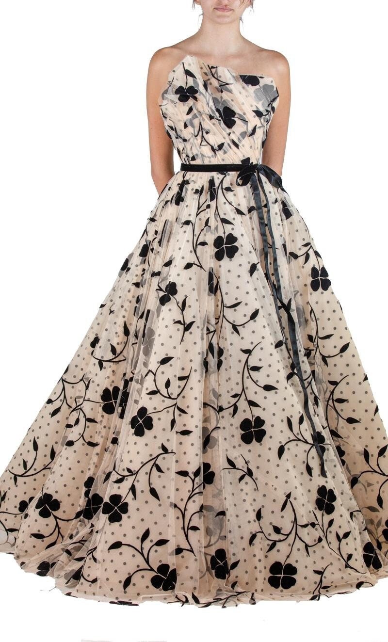 oscar de la renta floral embroidered dress dupe Inspired by the iconic Oscar de la Renta dress worn by Taylor Swift, this  dreamy tulle duster is adorned with cascading embroidered and 3D flowers  for an effortlessly chic look. Style it with anything