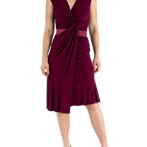 2000S Donna Karan Garnet Red Rayon Jersey Knot Front Ruched Dress With Belt image 8