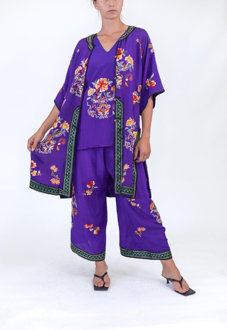 1920S Purple Hand Embroidered Silk 3-Piece Chinese Lounge Pajamas image 10