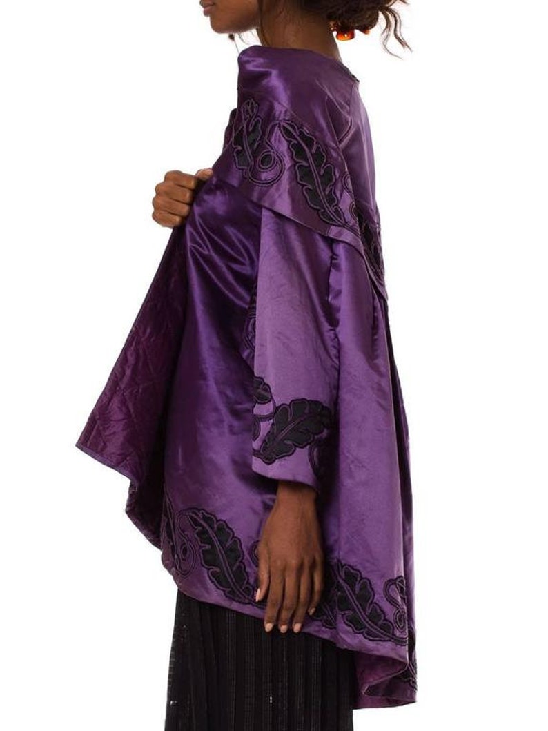 Victorian Purple & Black Silk Satin 1850-70 Cape With Hand-Quilted Lining Appliqués image 4
