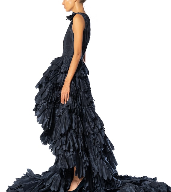 2000S Oscar de La Renta Navy Blue Dramatic Silk Taffeta Trained Gown Covered In Pleated Ruffles 2000S Oscar de La Renta Navy Blue Dramatic Silk Taffeta Trained Gown Covered In Pleated Ruffles
