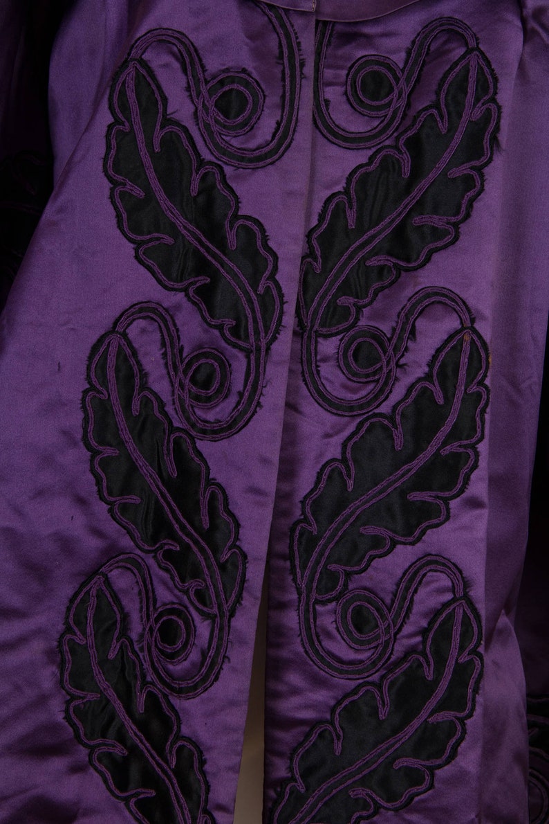 Victorian Purple & Black Silk Satin 1850-70 Cape With Hand-Quilted Lining Appliqués image 9