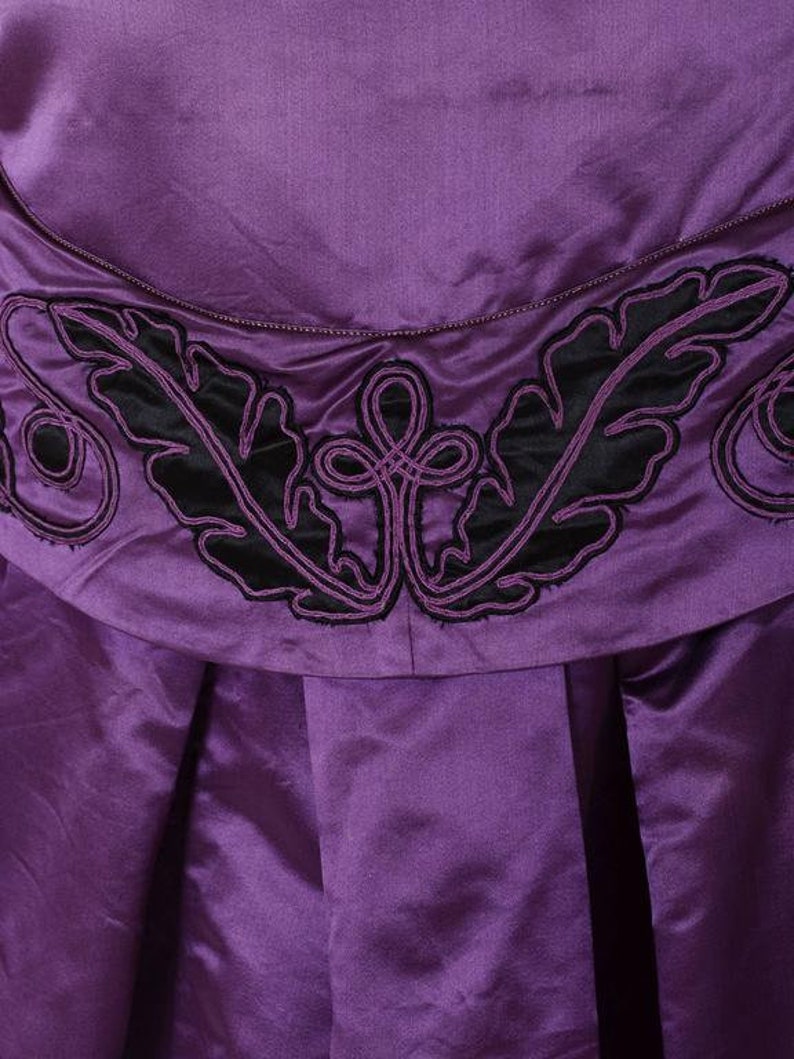 Victorian Purple & Black Silk Satin 1850-70 Cape With Hand-Quilted Lining Appliqués image 8