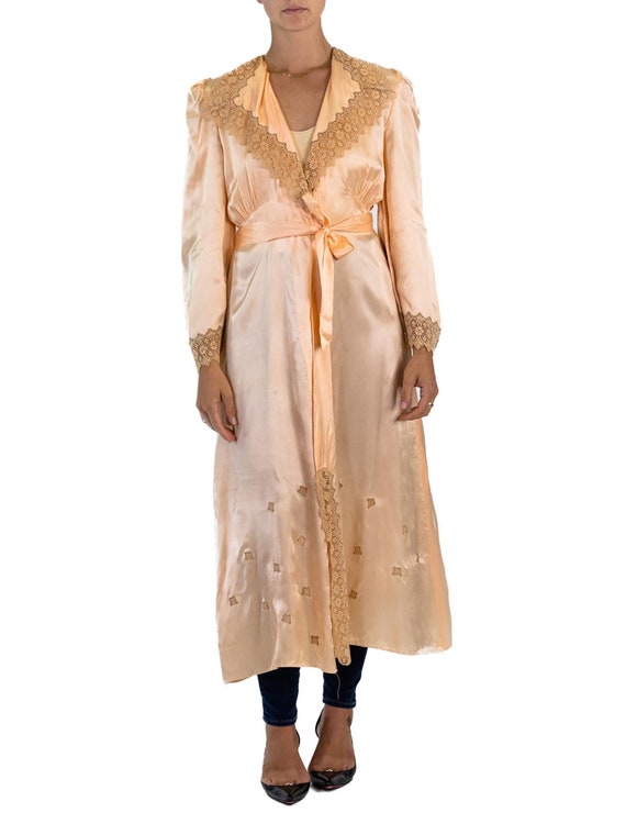 1940S Blush Pink Rayon Satin Lace Trimmed Robe