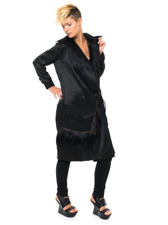 1920S Black Silk Satin  Coat Trimmed In Shaggy Fur - image 8