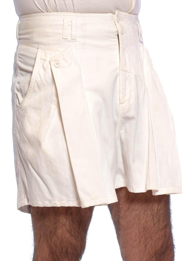 1980'S White Cotton Twill High Waisted Pleated Shorts image 1