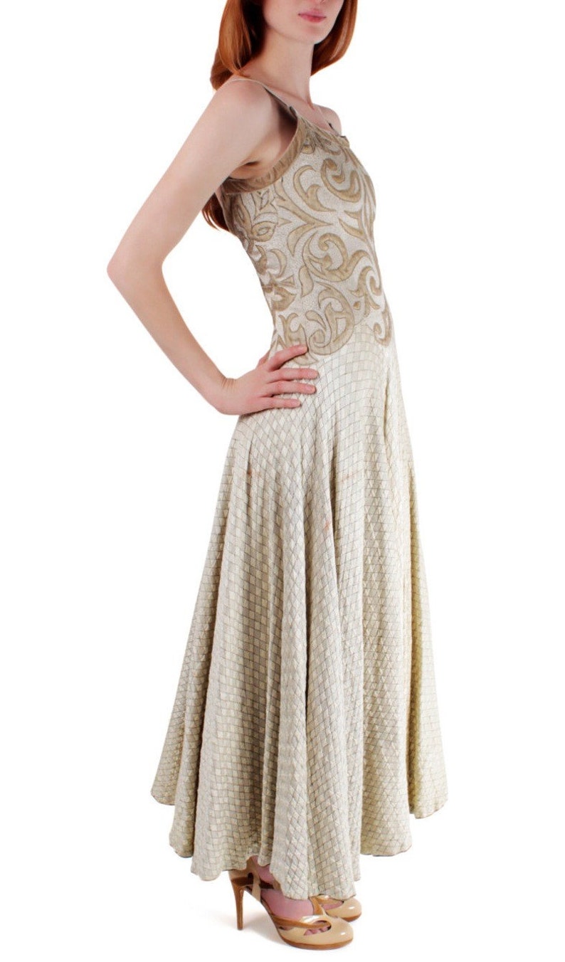 1940S Champagne Rayon & Silk Silver Lamé Jacquard Quilted Gown With Appliqué Bodice image 2