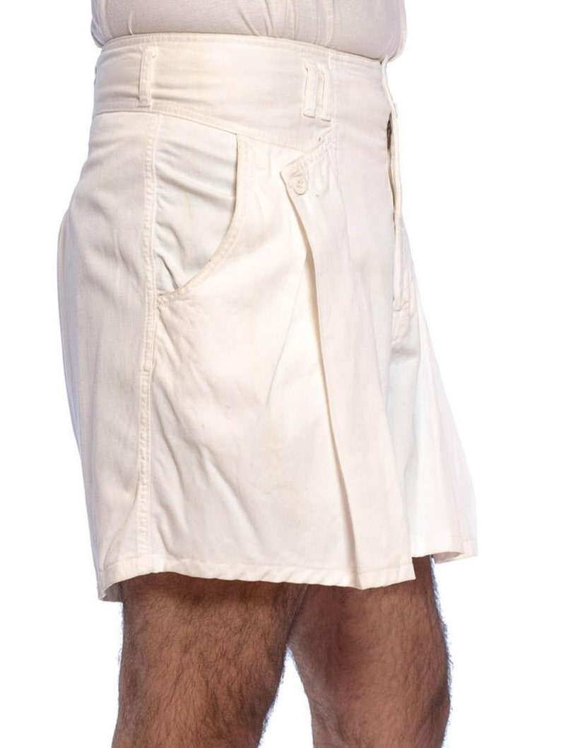 1980'S White Cotton Twill High Waisted Pleated Shorts image 3