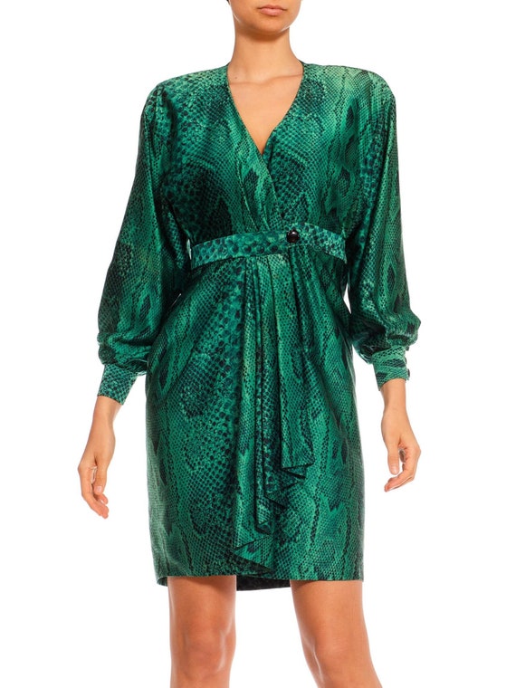 1980S Martha'S Emerald Green Snake Print Silk Satin Long Sleeved Wrap Cocktail Dress 1980S Martha'S Emerald Green Snake Print Silk Satin Long Sleeved Wrap Cocktail Dress