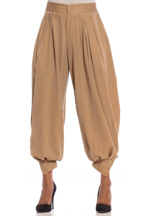 1930S Beige Wool Gabardine Voluminous Theatrical