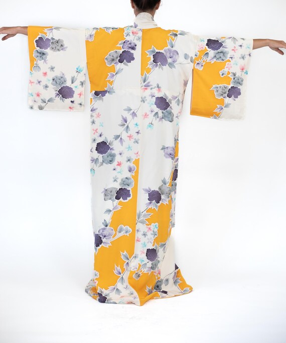 1950S Grey  Gold Floral Silk Hand-Painted Kimono