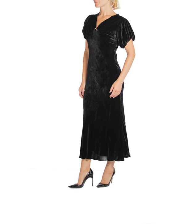 1930S Black Silk Velvet Gown With Art Deco Detail - Gem