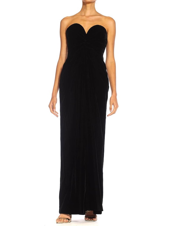 Black velvet strapless gown hotsell