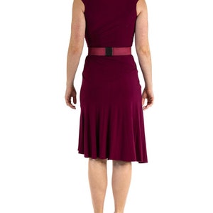 2000S Donna Karan Garnet Red Rayon Jersey Knot Front Ruched Dress With Belt image 5