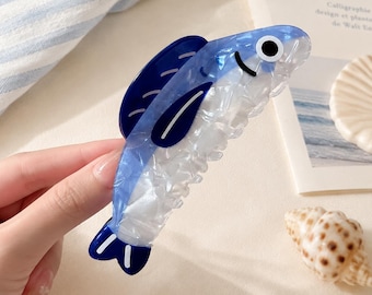 Haarclip in de vorm van een vis, haarclip in de vorm van een sardine, blauw-witte acetaat haarklem, op de oceaan geïnspireerd haaraccessoire met zeedieren, unieke strandstijl