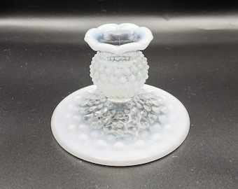 Candelabro Fenton francés vintage de cristal opalino con relieve de puntos y borde superior ondulado, años 40/50.