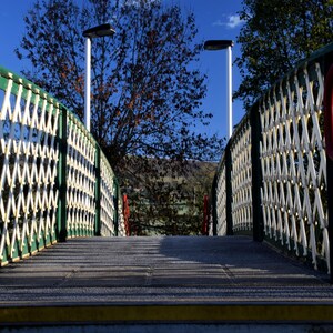 Brücke in Hoffnung.  Ein Fotoabzug.