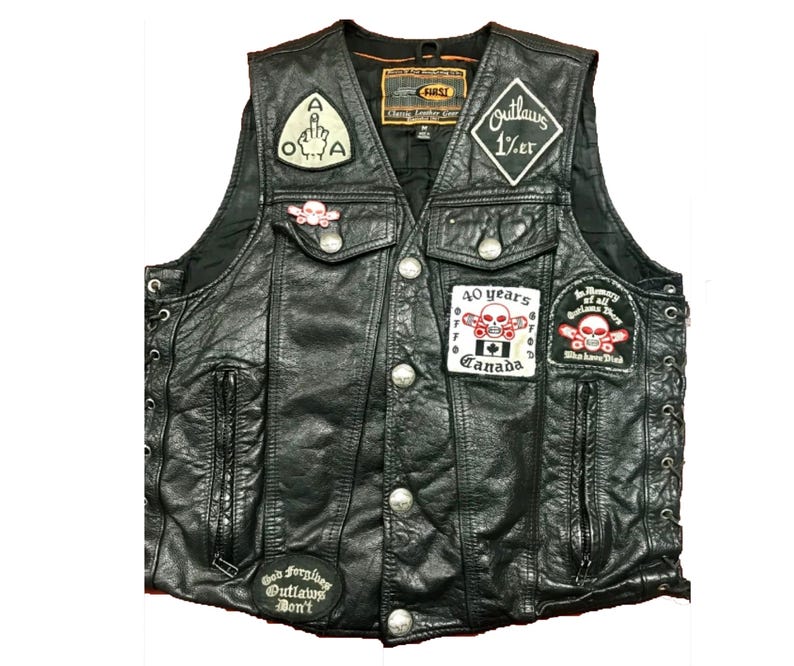 Vintage Outlaws MC Canada leren motorvest | Motorclubvest | Skull-patch op de rug | Leren motorvest met veters aan de zijkant afbeelding 2