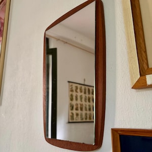 Vintage teakspegel 1960-talet | Dansk modern design, liten väggspegel 35 cm | Skandinavisk teakspegel