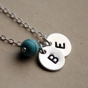 individuelle aus- und Birthstone Halskette, benutzerdefinierte Schriftart Monogramm, handgestempelt, Schwesternschaft Halskette, beste Freunde, Mama und Baby, Familie Initialen