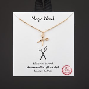 Collier ciseaux en or, collier baguette magique avec carte de correspondance, collier porte-bonheur, cadeau à un coiffeur