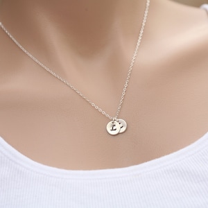 Sterling Silber zwei gestempelt Initial Tag Halskette, Paar Initial Halskette, Geburtstagsgeschenk, Bester Freund Geschenk, Kind, Schwesternschaft, Mutter Schmuck