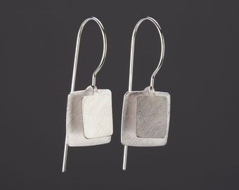 Double square charm earrings in silver and gold,dainty matte silver earrings,Square dangle earrings in silver.dainty dangle square earrings