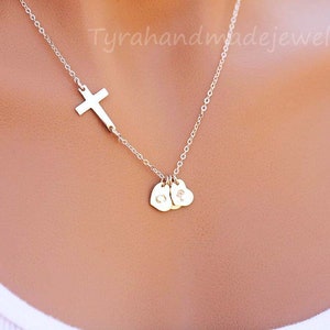 Sterling Silber seitwärts Kreuz Halskette, Initial Halskette, gestempeltes Herz Monogramm, Selig, benutzerdefinierte Schriftart, Christina Schmuck, personalisierte Notizkarte