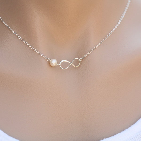 Infinity pearl necklace,Infinity necklace,Figure eight charm,best friend gift,graduation gift,bridesmaid gift,wedding jewelry,birthday gift