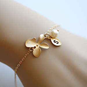 Personalized Orchid Flower Bracelet,Leaf initial bracelet,pearl bracelet,Bridesmaid gift,Flower girl gift,Wedding Jewelry,custom note card