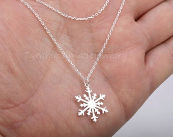 Collier flocon de neige double couche, collier flocon de neige de Noël, bijoux de mariage d'hiver, cadeau de demoiselle d'honneur, cadeau d'anniversaire, carte de bijoux personnalisée