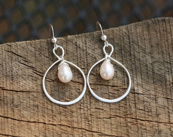 Infinity pearl earring,hoop pearl earrings,pearl in circle earring,best friends gift,everyday earring,bridesmaid gift,wedding bridal Jewelry