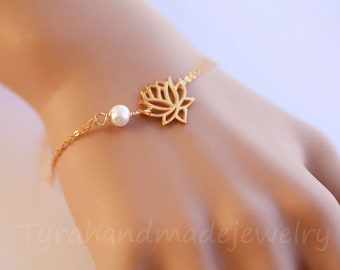 Gold lotus bracelet,Wire wrapped pearl.customize birthstone,bridesmaid gifts,birthday,simply daily jewelry,freshwater pearl