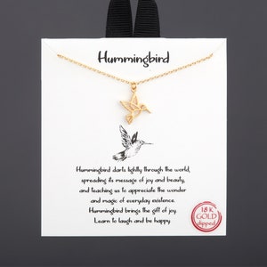 Collar de colibrí bañado en oro con tarjeta de nota, colibrí ojo CZ, oro hipoalergénico bañado, collar de alegría y felicidad, regalo de mejor amigo