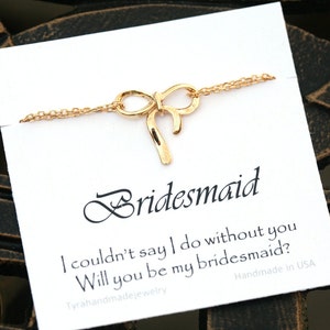 Bracciale fiocco infinito, braccialetto nodo damigella d'onore, Silver o gold, damigelle su carta, regalo di festa di nozze, fare un fiocchetto, regalo di sorellanza di amicizia