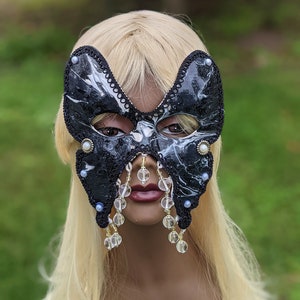 Mardi Gras Mask Feathers Women Masquerade Mask with Fishnet Veil and Feathers, Women's Mardi Gras Masquerade Mask