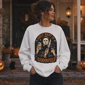 Tjejkväll i Haddonfield Michael Myers skräcktröja eller sweatshirt Classic Unisex Crewneck Sweatshirt | Gildan® 18000 - White
