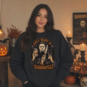 Tjejkväll i Haddonfield Michael Myers skräcktröja eller sweatshirt Classic Unisex Crewneck Sweatshirt | Gildan® 18000 - Black