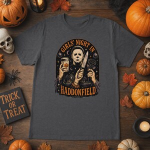 Tjejkväll i Haddonfield Michael Myers skräcktröja eller sweatshirt Heavyweight Unisex Crewneck T-shirt | Gildan® 5000 - Dark Heather